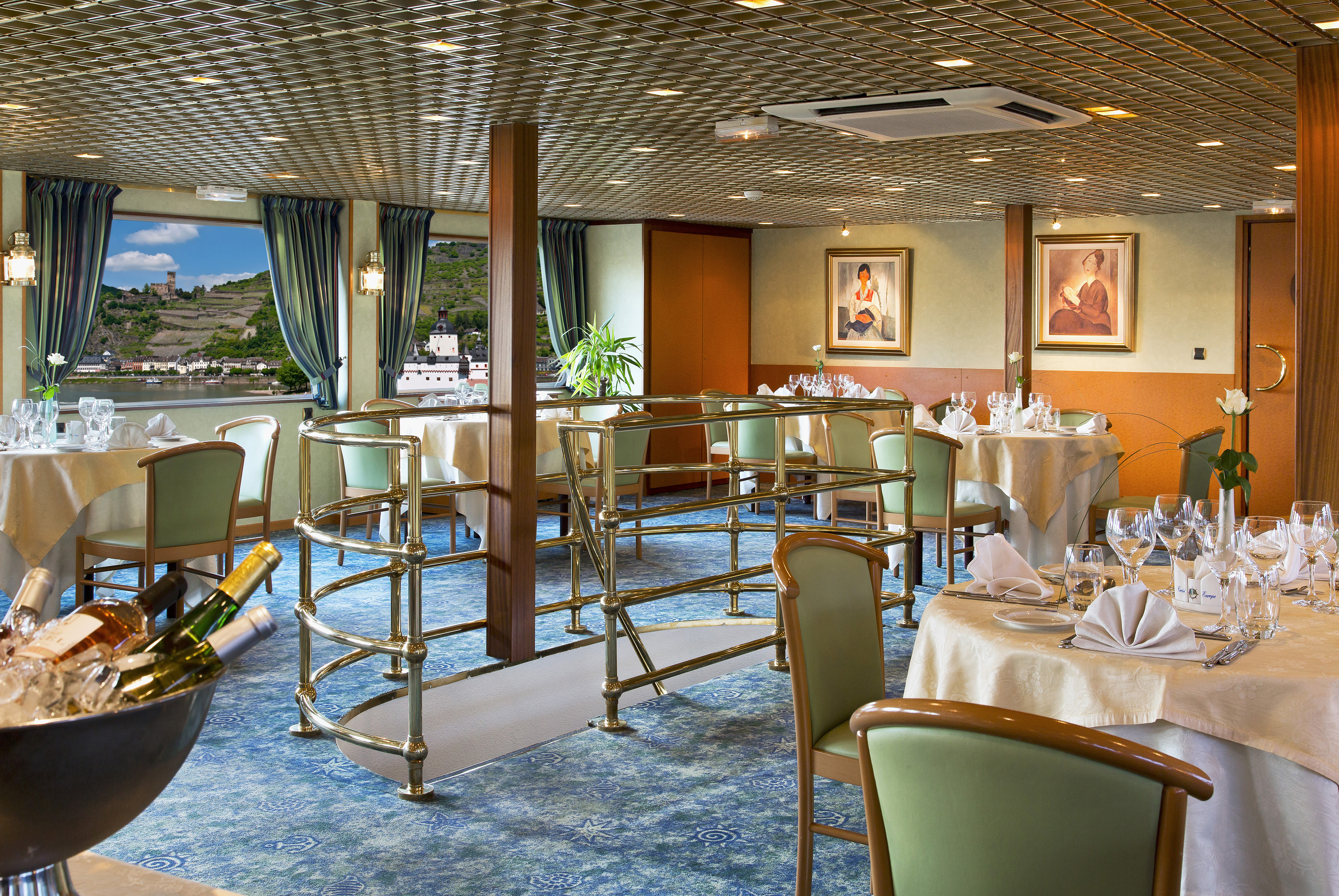 CroisiEurope MS Modigliani Restaurant 1.jpg